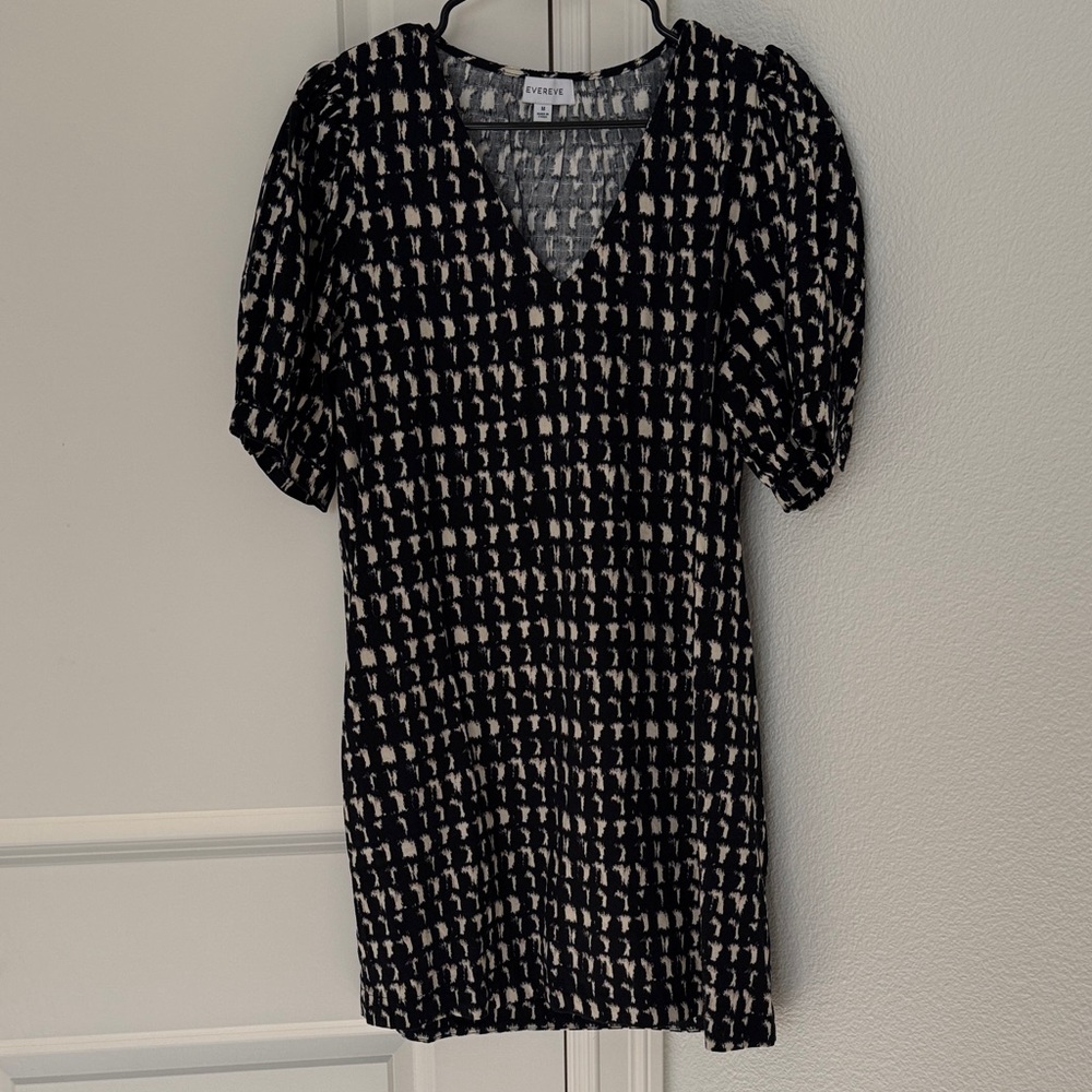 Evereve Black and Cream Mini Dress